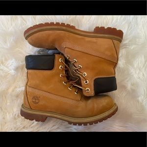 Women’s timberlands in good condition